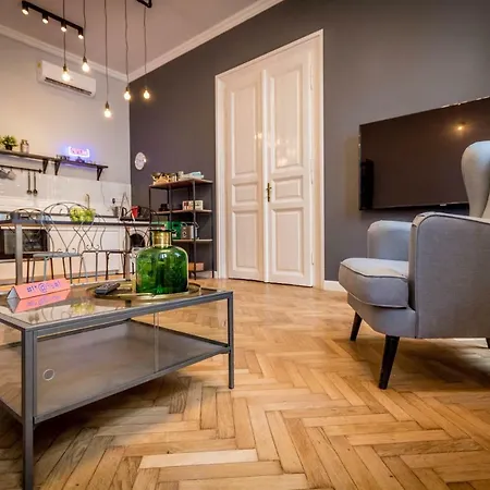 Apartment Brand New Amazing Apt. In The Heart Of