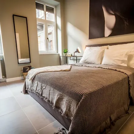 Brand New Amazing Apt. In The Heart Of Apartment
