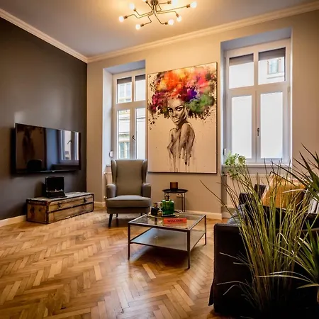 Brand New Amazing Apt. In The Heart Of Apartment